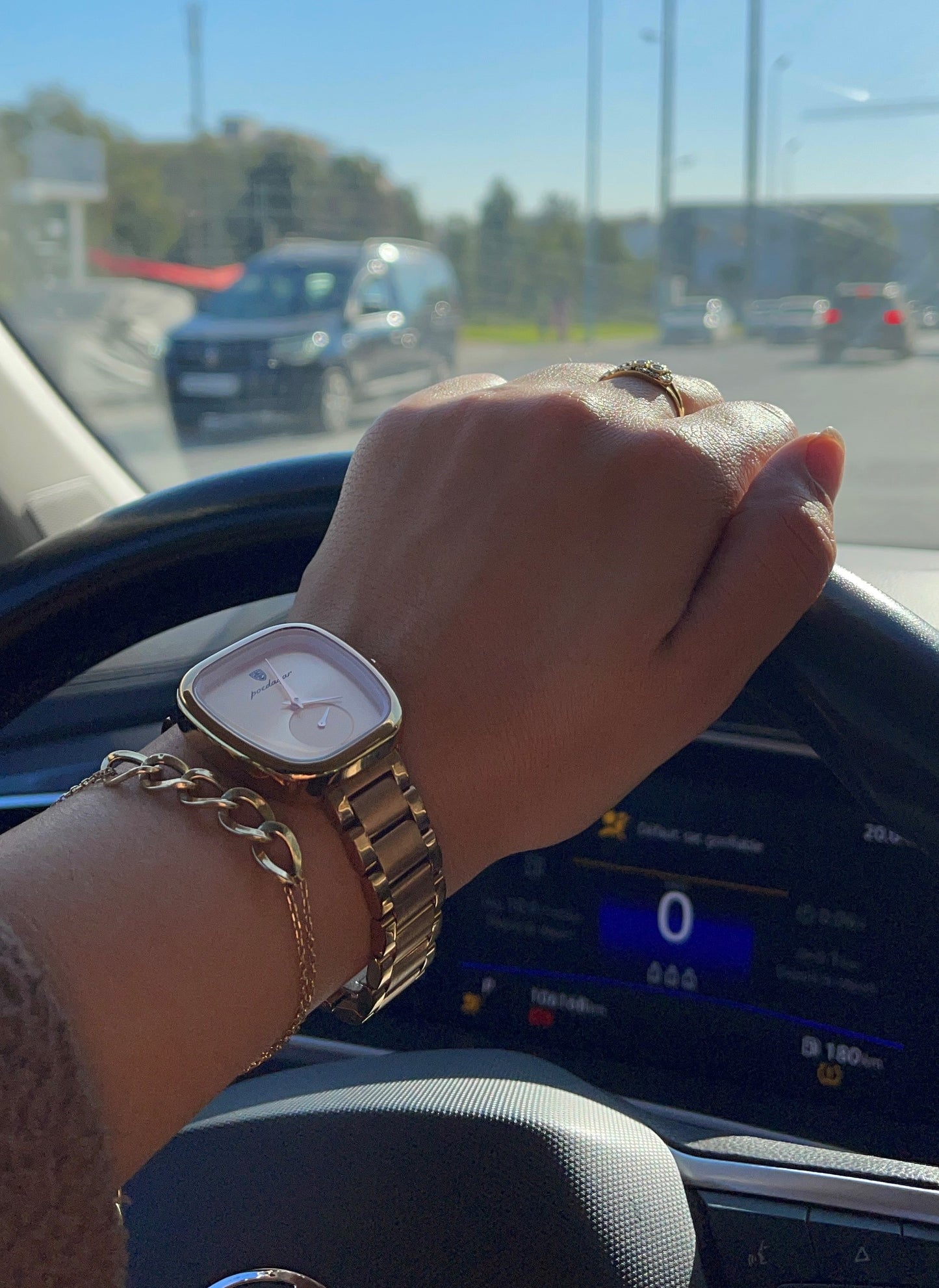 له هيبة… ولها أناقة - طقم يضمن ردة فعل قوية!